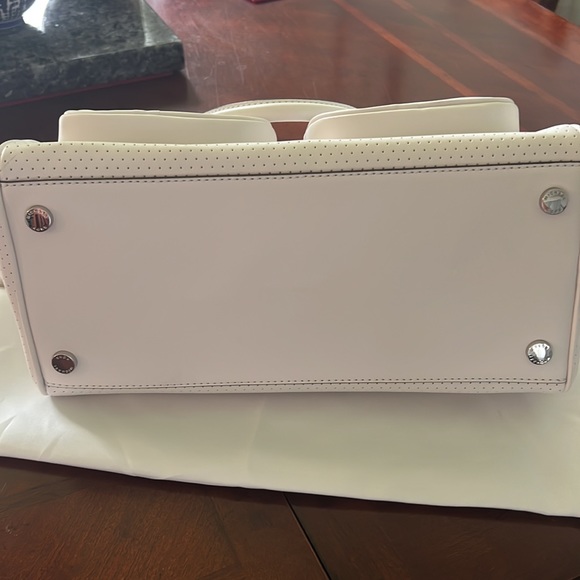 Michael Kors white Hanover bag, crossbody or regular carry. - Picture 7 of 7